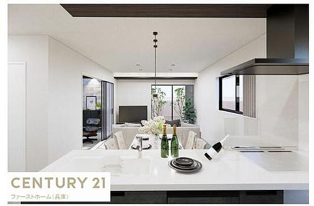 白を基調としたキッチンが開放的な空間を演出します。ダイニングやリビングへの視線が抜ける設計で圧迫感がありません。収納や作業スペースも使いやすく設計されています。清潔感のある内装が印象的です。