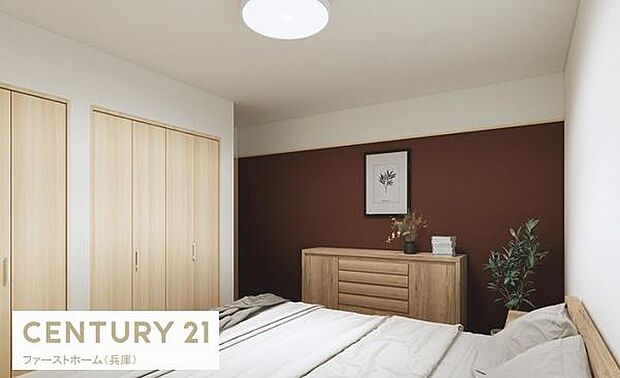 落ち着いた色合いのアクセントクロスが魅力的な寝室です。収納力のあるクローゼットが2ヶ所備わっています。木目調の家具が空間に自然なあたたかみをプラスしています。