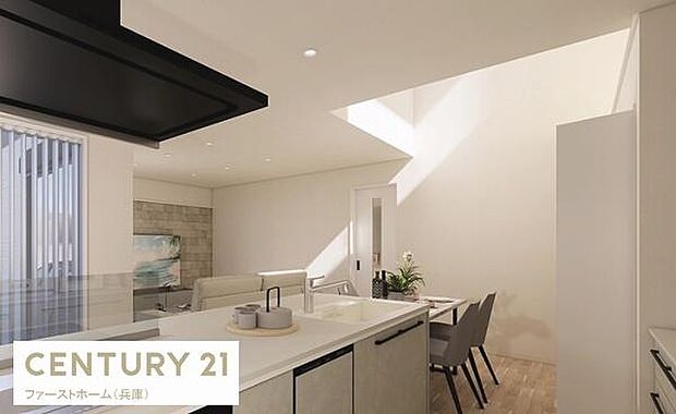 開放的な空間が印象的なキッチンです。シンプルなデザインで統一されておりダイニングとの一体感があります。光が差し込む明るい雰囲気です。収納も充実していますのですっきりとした印象を保てます。