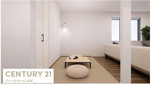 シンプルなデザインの和室は落ち着いた雰囲気が魅力です。畳の質感が心地よさを感じさせます。窓からの光が優しく差し込む空間です。リビングと隣接しているため使い勝手も良好です。