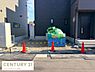 駐車場：駐車スペースが確保された物件です。前面道路からの出入りもスムーズに行えます。車や自転車の保管場所にも利用できます。駐車場としての使い勝手が良いスペースです。敷地内に駐車場があるため移動も便利です。