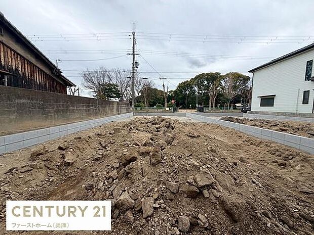 建築中の様子が確認できる物件です。