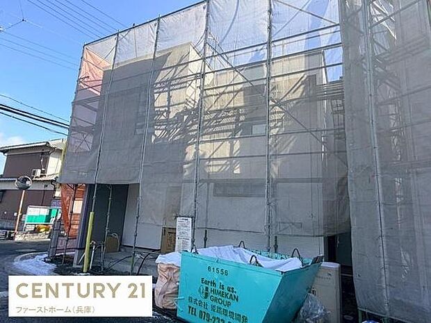 建設中の外観が確認できこれから完成が楽しみな住まいです。現地で建物の様子を直接ご覧いただけます。周辺環境や工事の進捗も確認できます。新築ならではの魅力を感じられます。