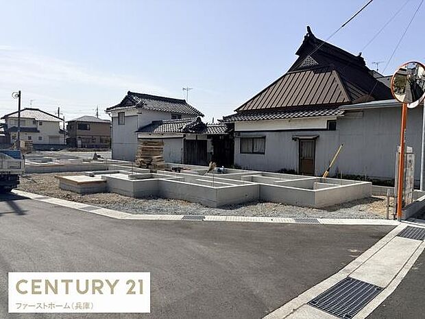 建築中の様子が確認できる物件です。