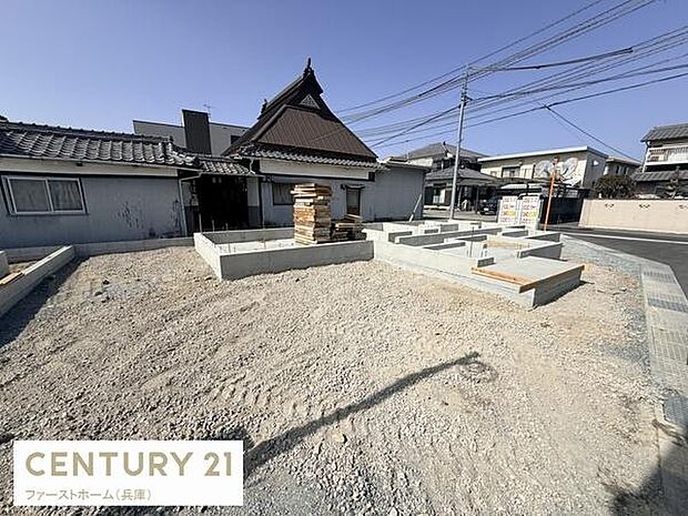 建築中の様子が確認できる物件です。