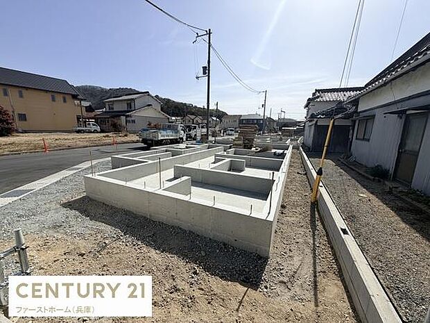 建築中の様子が確認できる物件です。