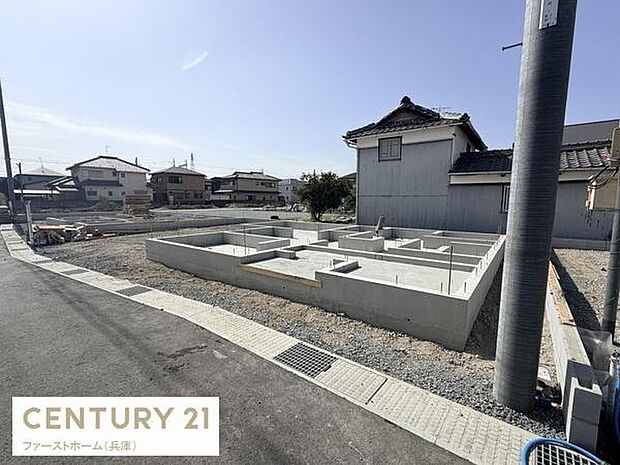 建築中の様子が確認できる物件です。