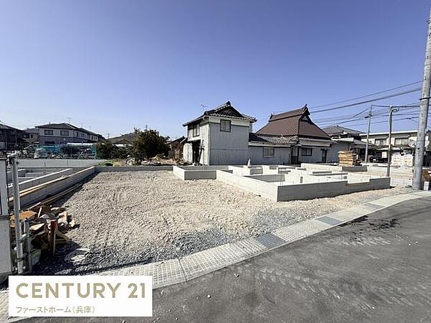 建築中の様子が確認できる物件です。