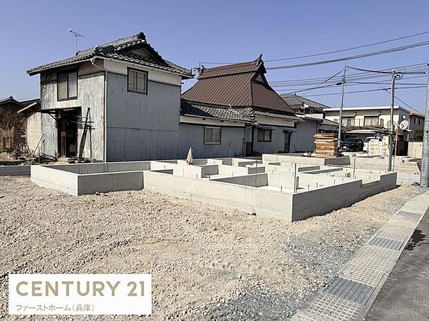 建築中の様子が確認できる物件です。