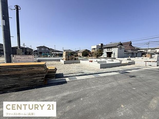 建築中の様子が確認できる物件です。