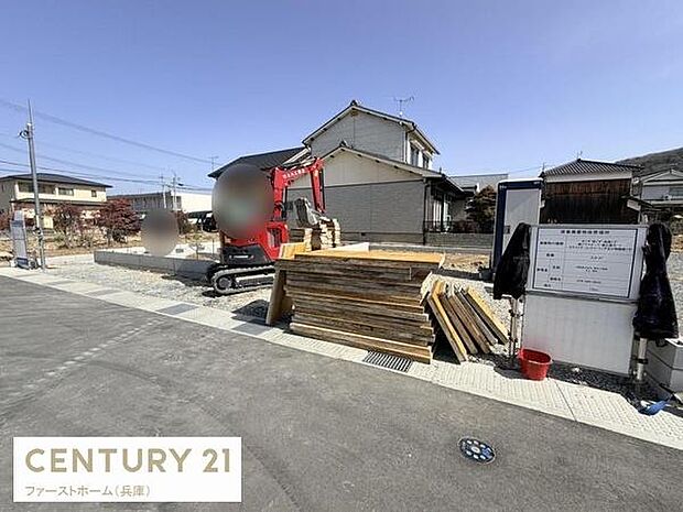 建築中の様子が確認できる物件です。