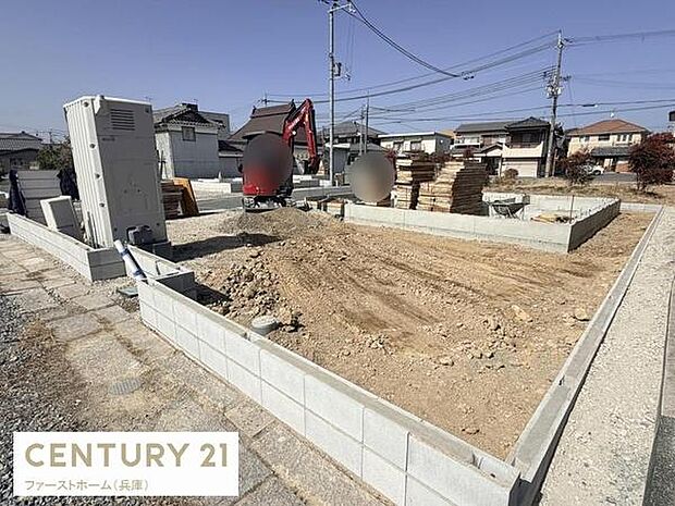 建築中の様子が確認できる物件です。