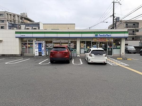ファミリーマート姫路手柄店まで300m