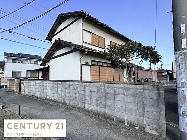 前面道路も幅があり車の進入もスムーズです。