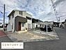 その他：角地に建つ開放感のある住まいです。外観はシンプルで落ち着いた印象です。駐車スペースが広く複数台分の駐車が可能です。前面道路は車の出入りがしやすい設計です。生活利便性を感じさせる住環境です。