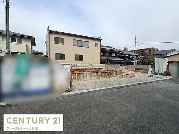 建築中の様子が確認できる物件です。