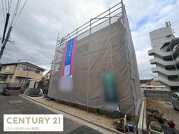 建築中の様子が確認できる物件です。