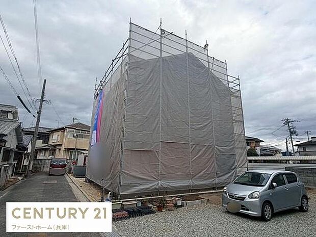 建築中の様子が確認できる物件です。