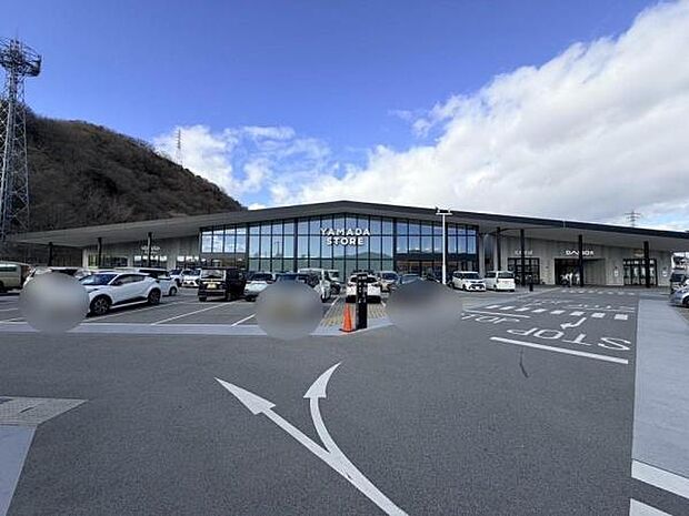 ヤマダストアー新青山店まで383m