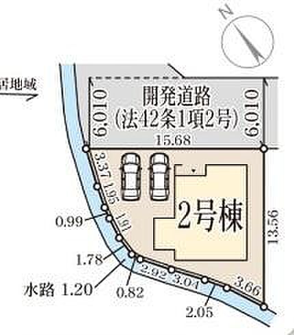 区画の形状や敷地の広さがひと目で分かる全体区画図です。駐車スペースの配置も明示されています。水路や道路との位置関係も一目瞭然です。角地となっており隣接道路や敷地境界線が詳細に記されています。
