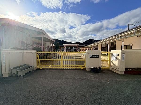 姫路市立八幡幼稚園まで498m