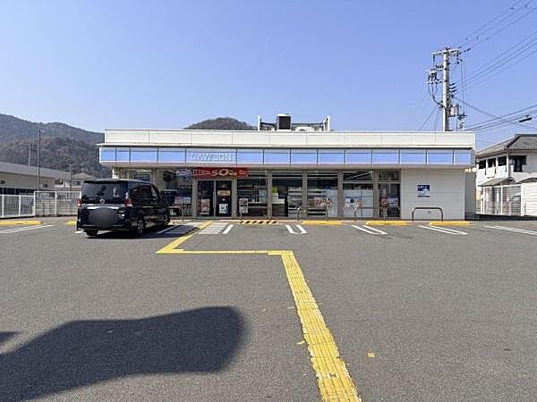 ローソン広畑城山町店まで744m
