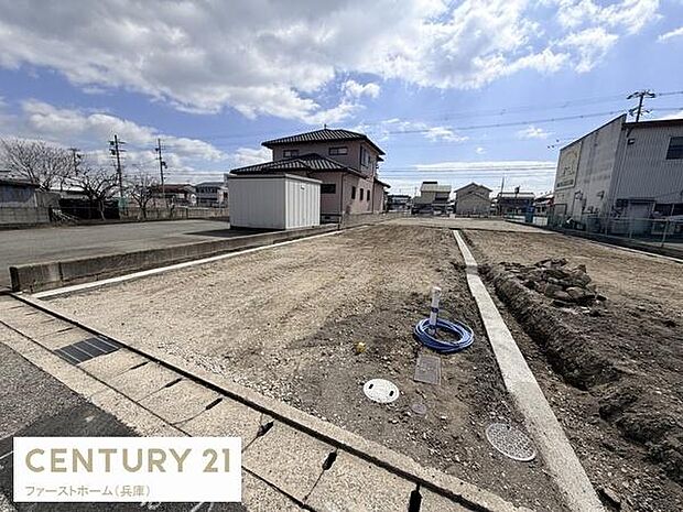 建築中の様子が確認できる物件です。