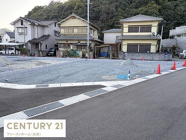 建築中の様子が確認できる物件です。