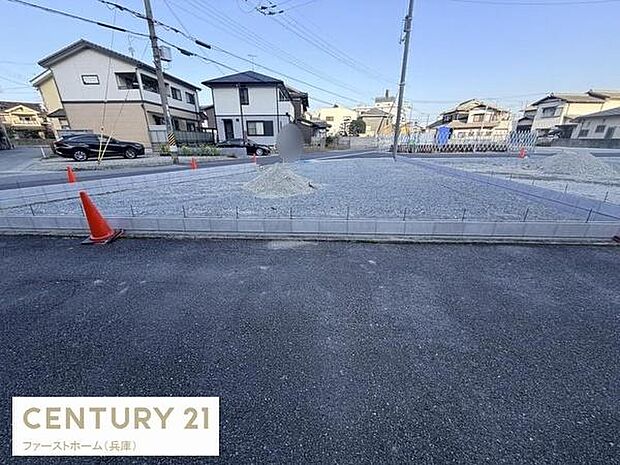 建築中の様子が確認できる物件です。