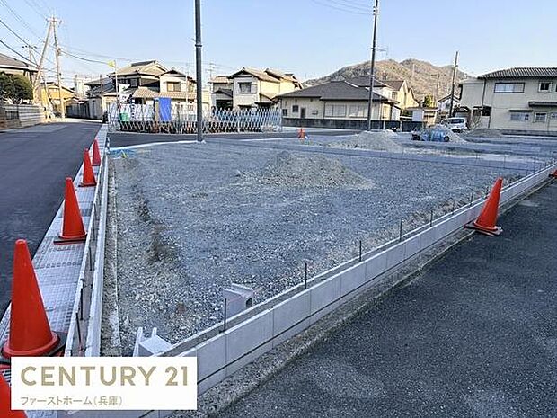 建築中の様子が確認できる物件です。