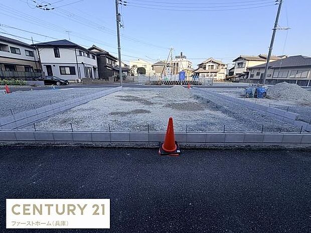 建築中の様子が確認できる物件です。