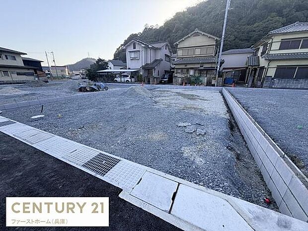 建築中の様子が確認できる物件です。