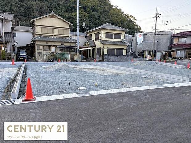 建築中の様子が確認できる物件です。