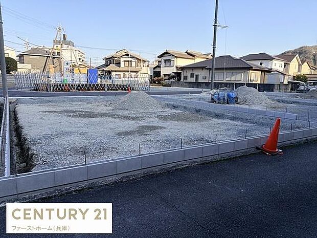 建築中の様子が確認できる物件です。