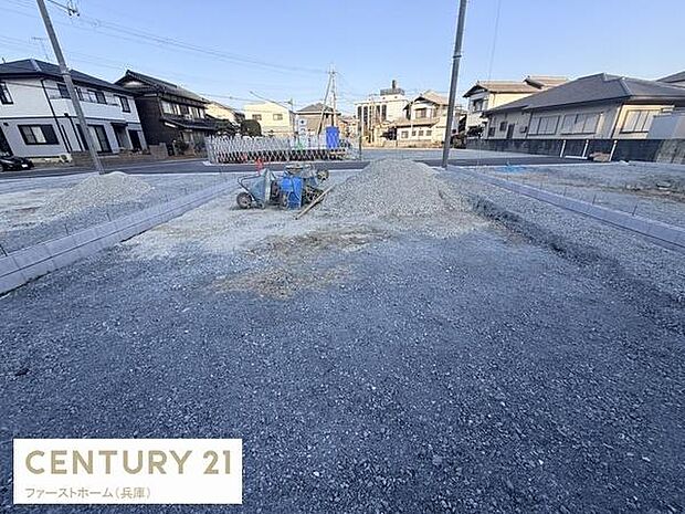 建築中の様子が確認できる物件です。