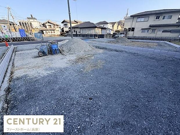 建築中の様子が確認できる物件です。