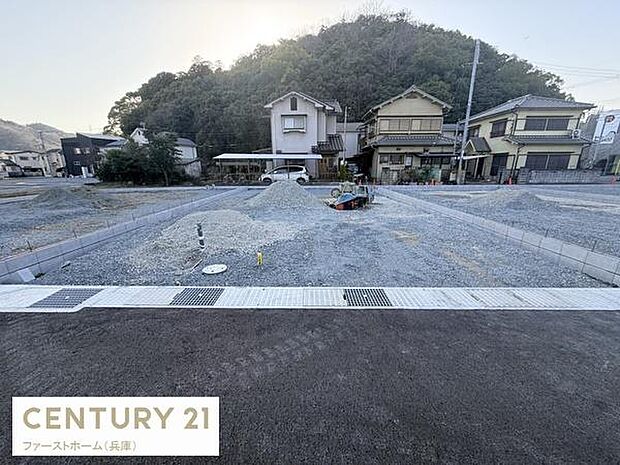 建築中の様子が確認できる物件です。