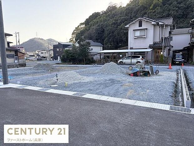 建築中の様子が確認できる物件です。