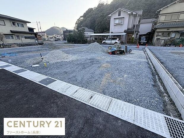 建築中の様子が確認できる物件です。