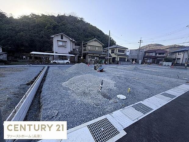 建築中の様子が確認できる物件です。