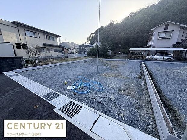 建築中の様子が確認できる物件です。