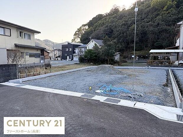 建築中の様子が確認できる物件です。