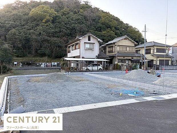 建築中の様子が確認できる物件です。