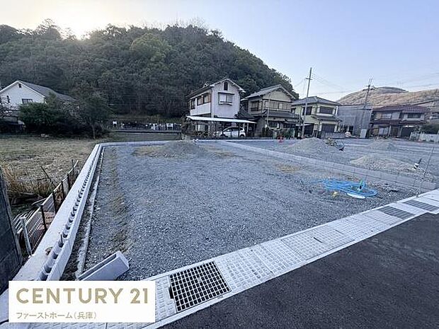 建築中の様子が確認できる物件です。