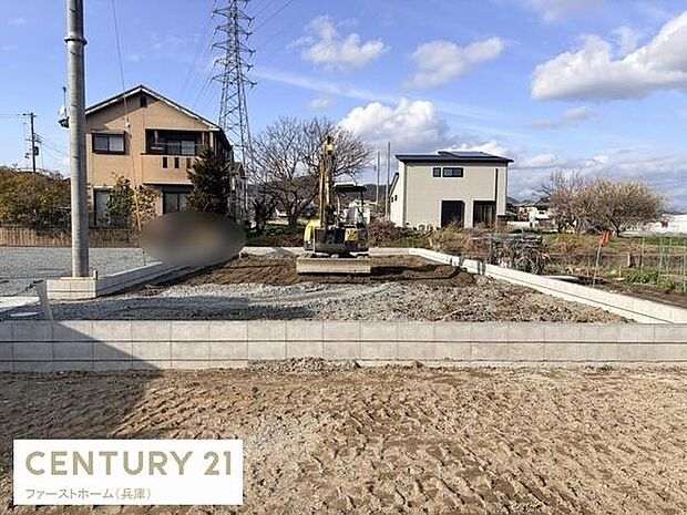 建築中の様子が確認できる物件です。