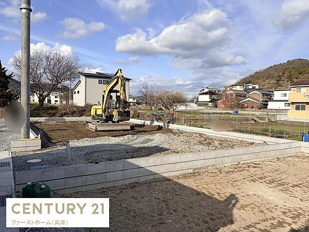 建築中の様子が確認できる物件です。