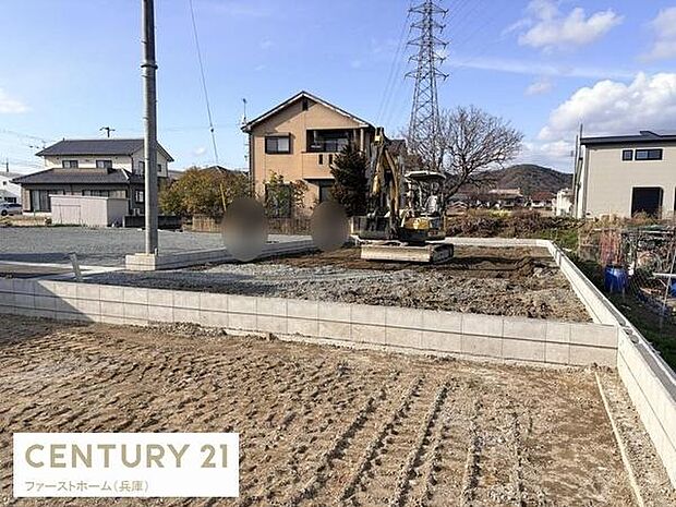 建築中の様子が確認できる物件です。