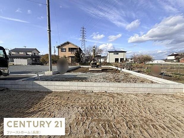 建築中の様子が確認できる物件です。