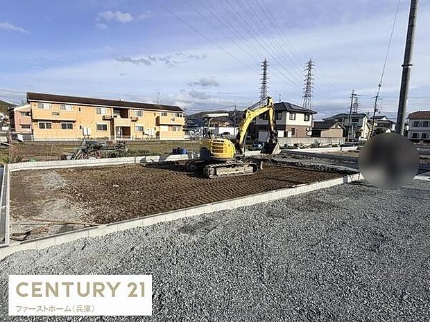 建築中の様子が確認できる物件です。