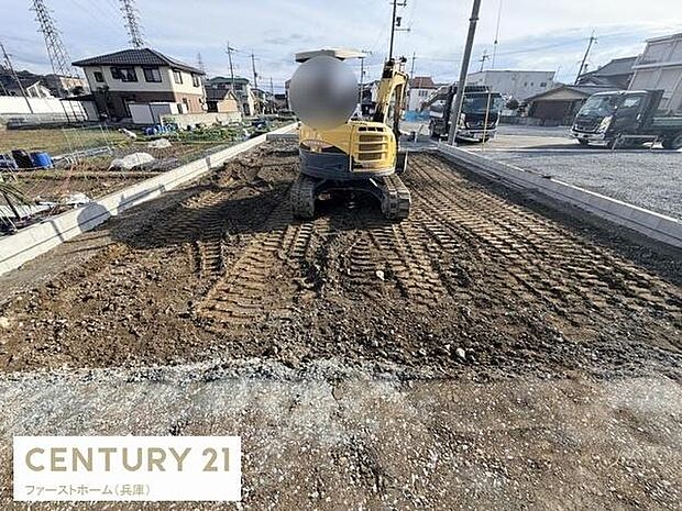 建築中の様子が確認できる物件です。